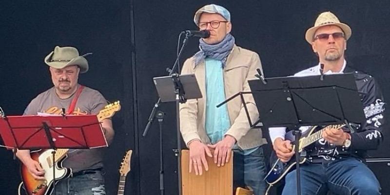 Herkät Hemmot lavalla