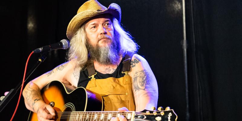 Stenari, mies ja kitara